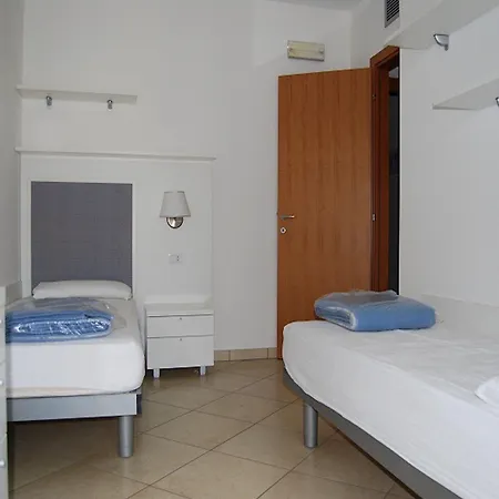 Two-level For Eight Guests With Terraces شقة *